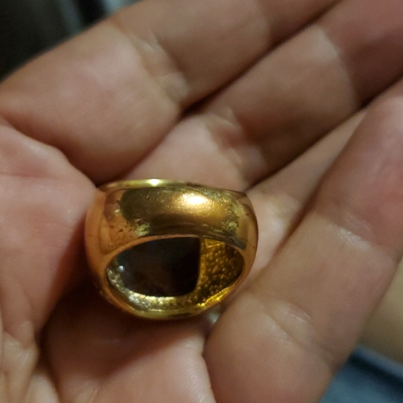 Large goldtone cocktail ring with brown stone - Picture 6 of 6